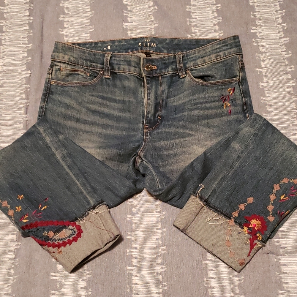 Sz 6 slim crop WHBM jeans